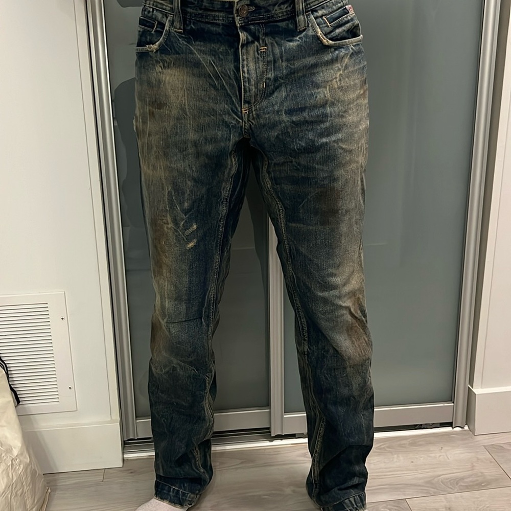 Men’s original Dolce and Gabbana
Size 32x32
Only worn once.